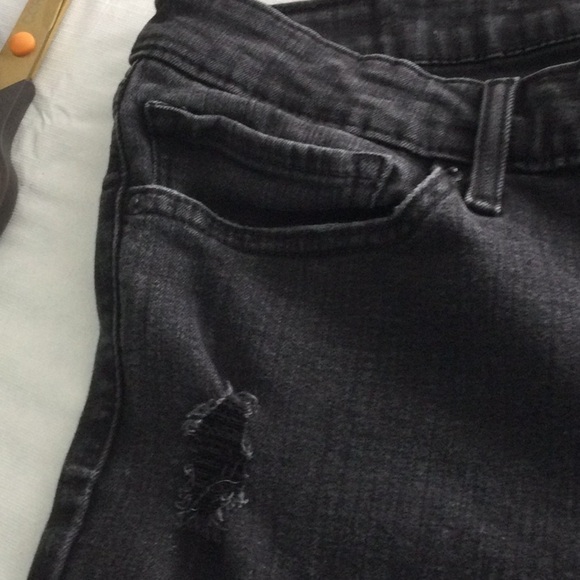 Woman’s Levi’s Skinny Jeans Size 33 color black zipper front washable - Picture 9 of 9